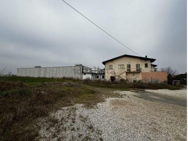 Capannone in vendita a Montagnana, Veneto