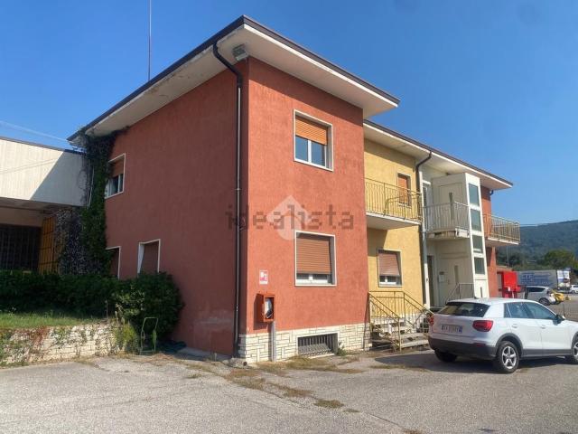 Capannone in vendita a Pazzon, Caprino Veronese