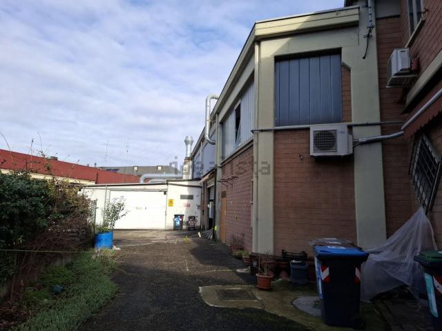 Capannone in vendita a Bruciata, Modena