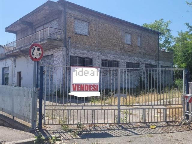Capannone in vendita a Chieti Scalo, Chieti