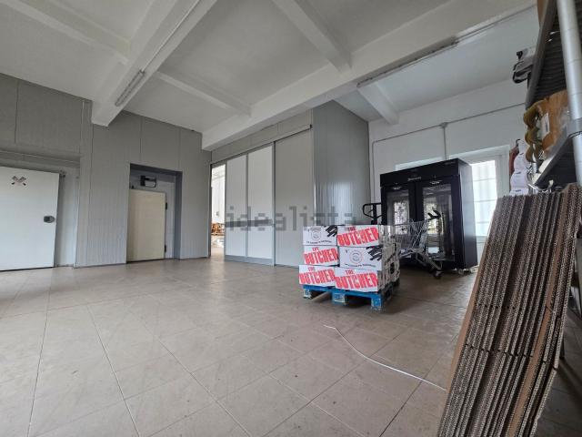 Capannone in vendita a Borgotrebbia, Piacenza