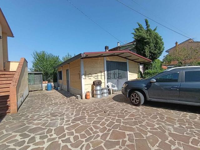 Capannone in vendita a Quarrata, Toscana