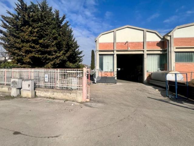 Capannone in vendita a Piane Vomano, Roseto degli Abruzzi