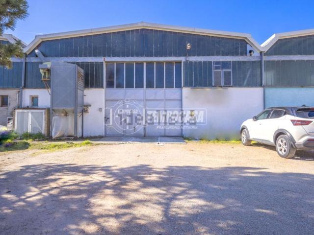 Capannone in vendita a Zona industriale Corridonia, Marche