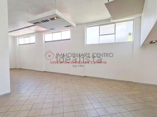 Capannone in vendita a Viareggio, Toscana