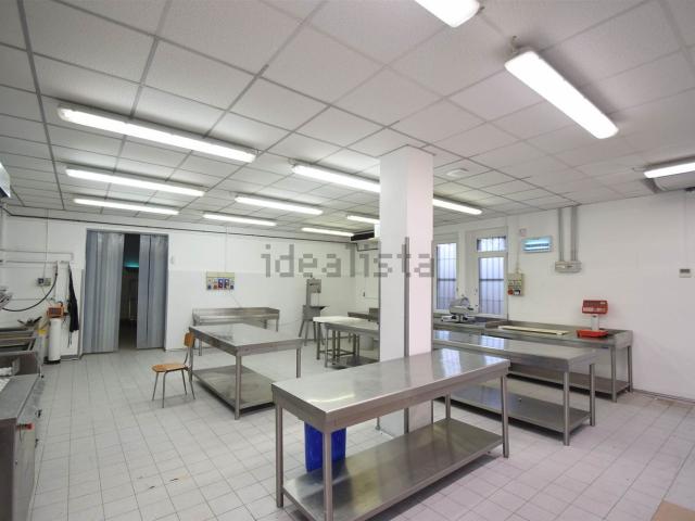 Capannone in vendita a Barriera Milano, Piacenza