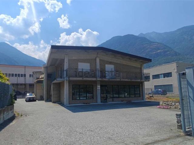 Capannone in vendita a Champdepraz, Aosta