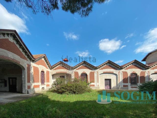 Capannone in vendita a Samarate, Lombardia