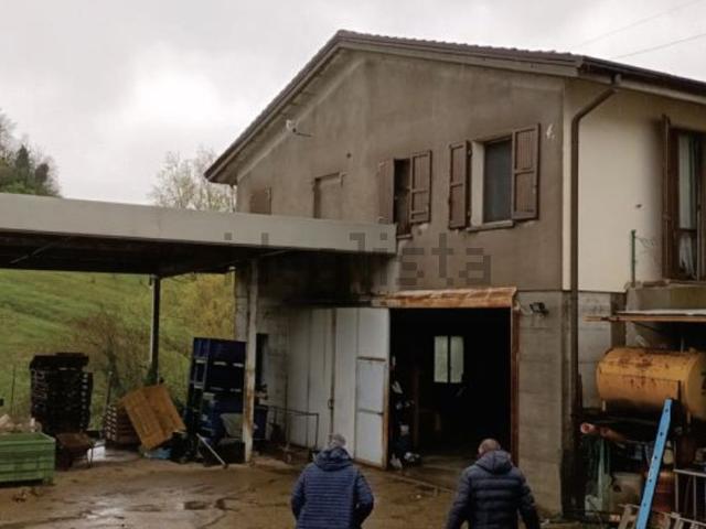 Capannone in vendita a Goccianello, Imola