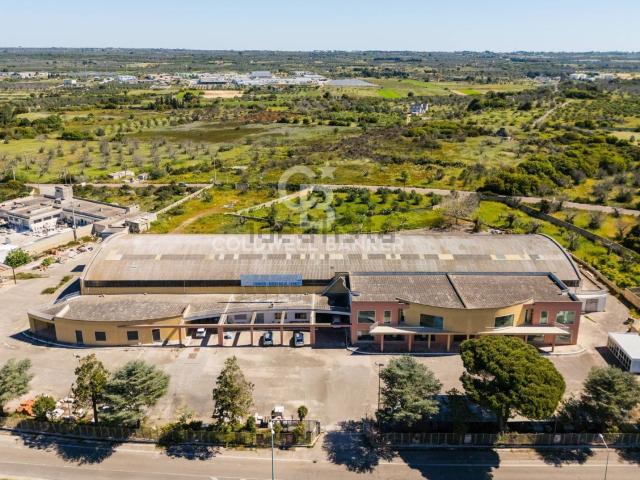 Locale Commerciale in vendita a Puglia, Lecce