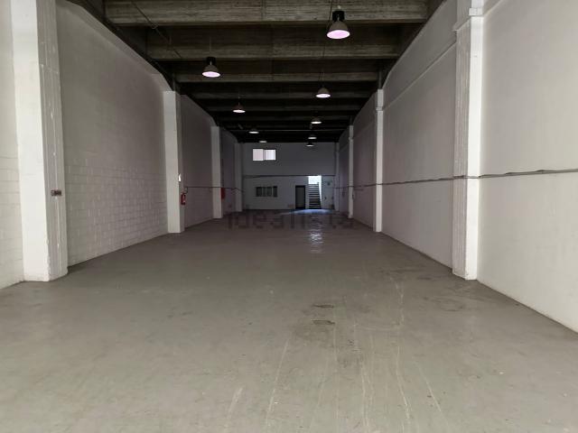 Capannone in vendita a Montesignano, Genova