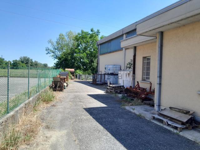 Capannone in vendita a Cella, Re