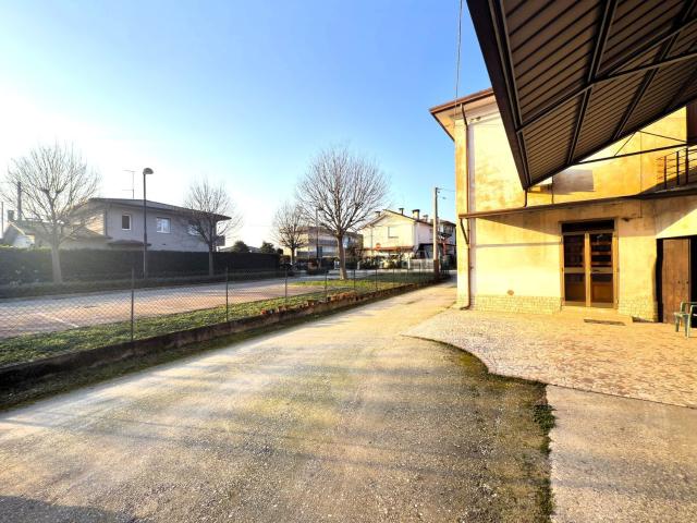 Capannone in vendita a Rosà, Veneto