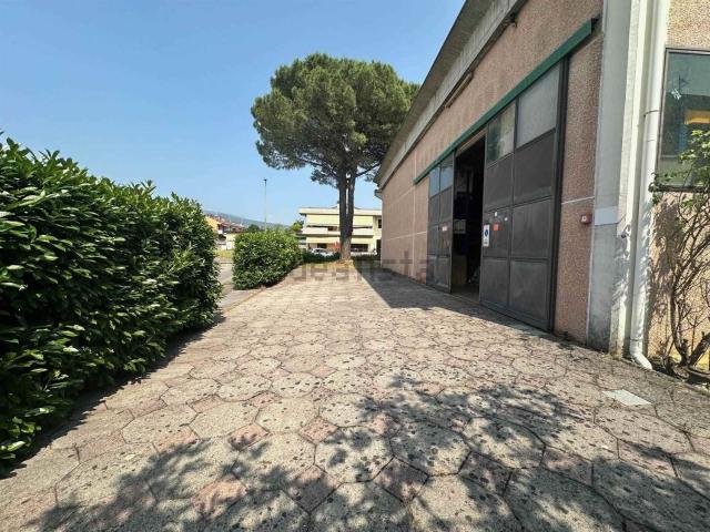 Capannone in vendita a Montale, Toscana