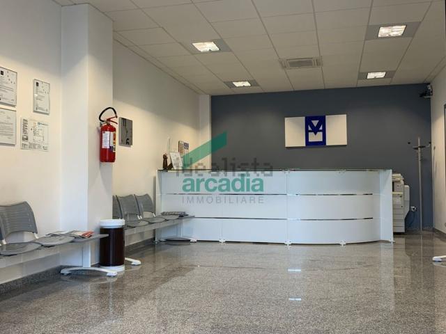 Capannone in vendita a Modugno, Bari