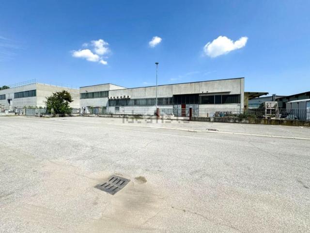 Capannone in vendita a Bassano Bresciano, Lombardia