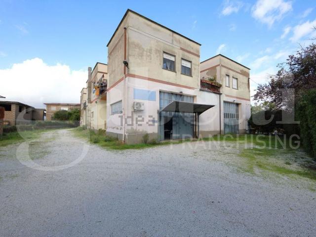 Capannone in vendita a Civita Castellana, Lazio