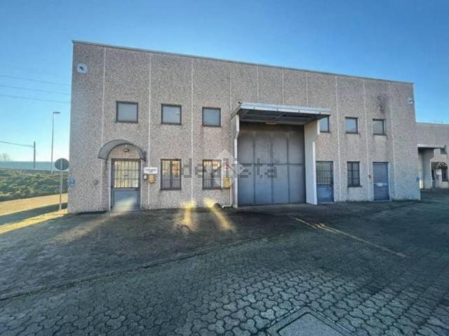 Capannone in vendita a Busto Arsizio, Lombardia
