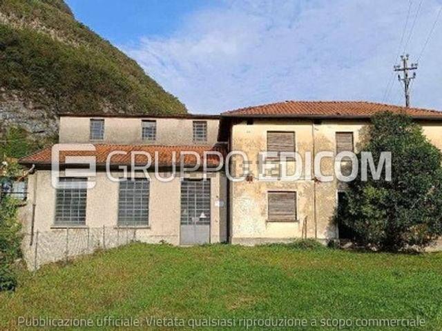 Capannone in vendita a Valdastico, Veneto