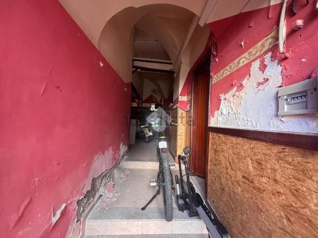 Capannone in vendita a Portici, Campania