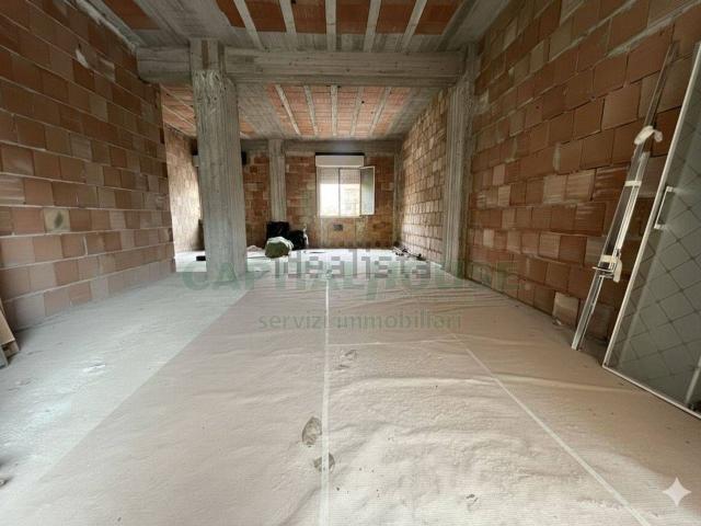 Capannone in vendita a Atripalda, Campania