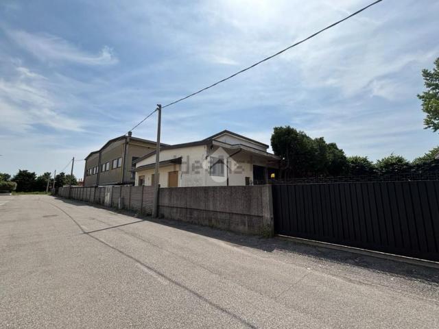 Capannone in vendita a Olcella, Dairago