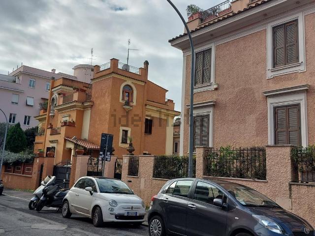 Capannone in vendita a Municipio Roma VII, Roma Capitale