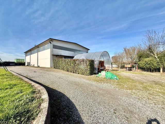 Capannone in vendita a Casirate D'adda, Lombardia