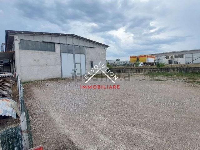 Capannone in vendita a Zona Industriale di Cerbara -Giove, Città di Castello