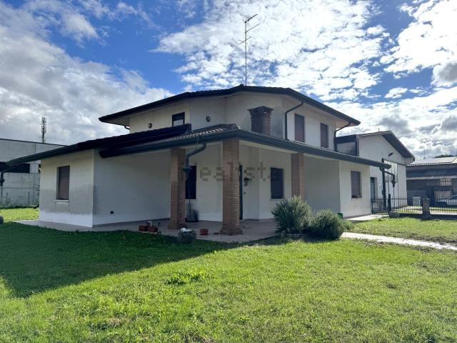 Capannone in vendita a Porto Viro, Veneto
