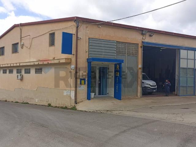 Capannone in vendita a Comiso, Sicilia