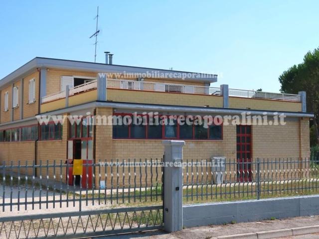 Capannone in vendita a Marche, Macerata