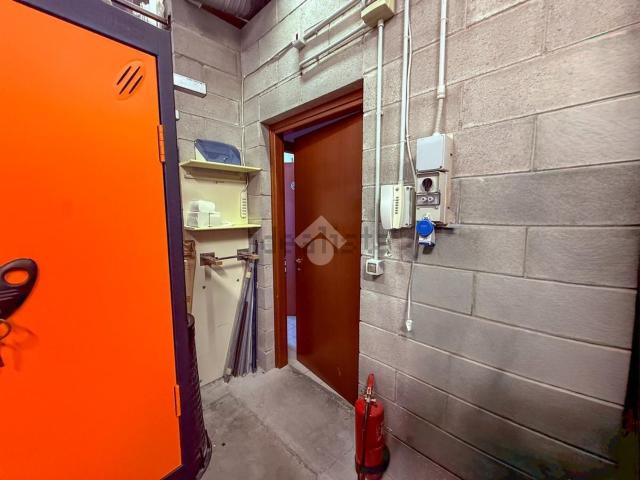 Capannone in vendita a Sovico, Lombardia