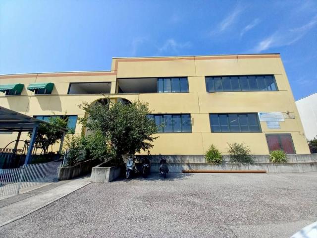 Capannone in vendita a Peschiera Del Garda, Veneto