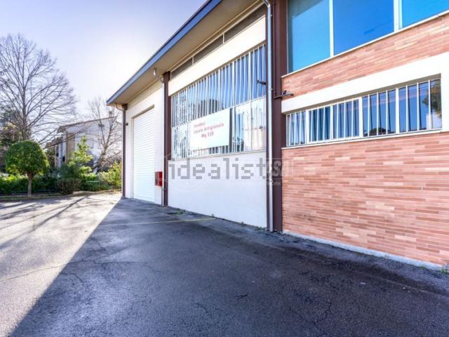 Capannone in vendita a Zona industriale Corridonia, Marche