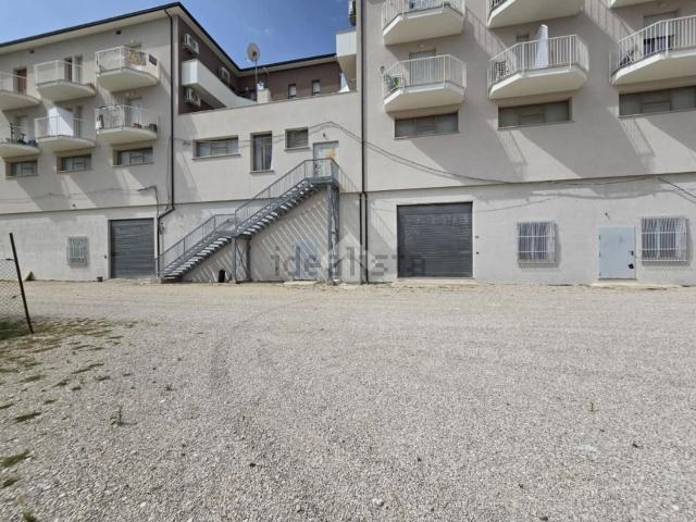 Capannone in vendita a Notaresco, Abruzzo