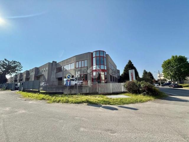 Capannone in vendita a Carate Brianza, Lombardia
