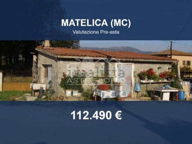 Capannone in vendita a Matelica, Macerata
