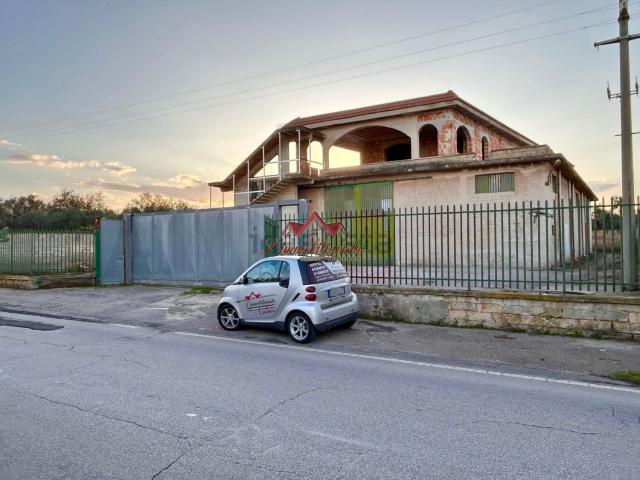 Capannone in vendita a Puglia, Bari