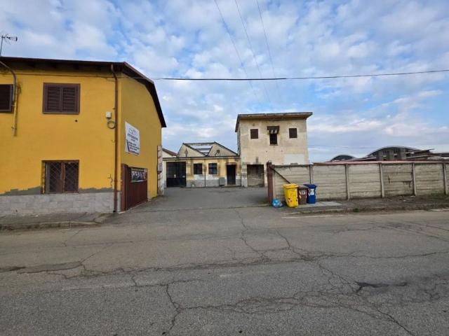 Capannone in vendita a San Francesco al Campo, Torino