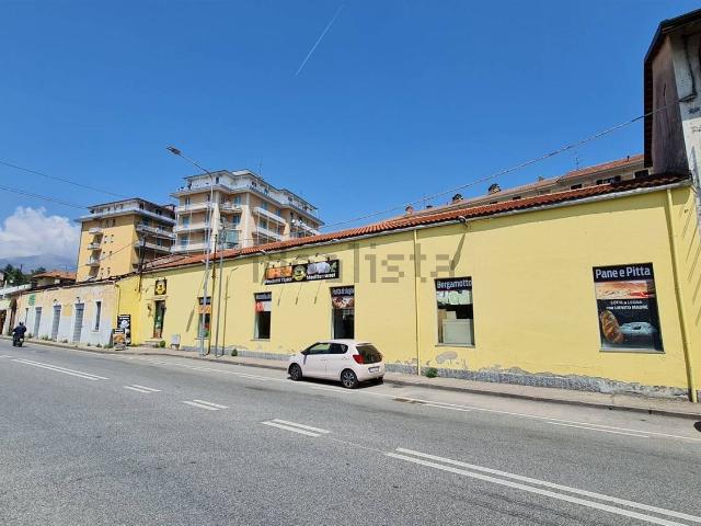 Capannone in vendita a Prato, Piemonte