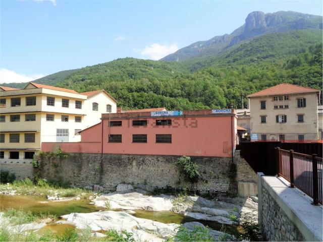 Capannone in vendita a Ormea