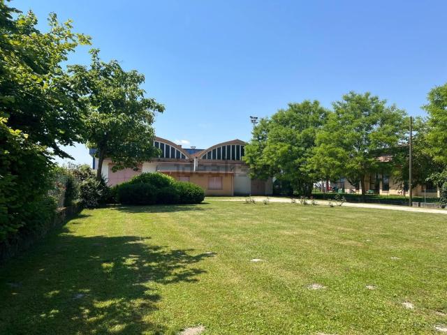 Capannone in vendita a Rivignano Teor / Rivignan Teôr, Teor