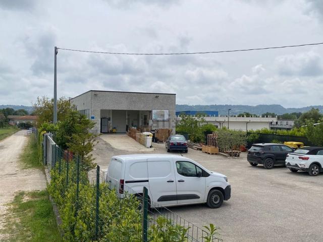 Capannone in vendita a Villa Raspa, Spoltore