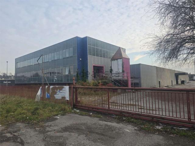 Capannone in vendita a Novedrate, Lombardia