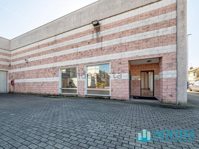 Capannone in vendita a Castano Primo, Lombardia