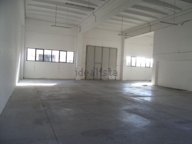 Capannone in vendita a Zona Industriale A, Marche
