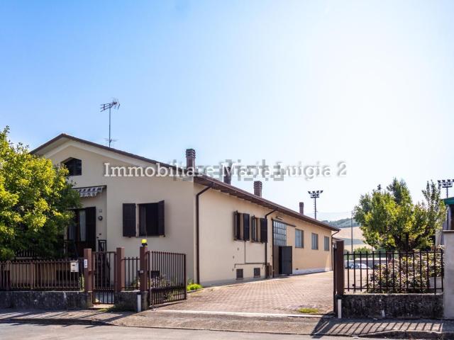 Capannone in vendita a Cascinapiano, Langhirano