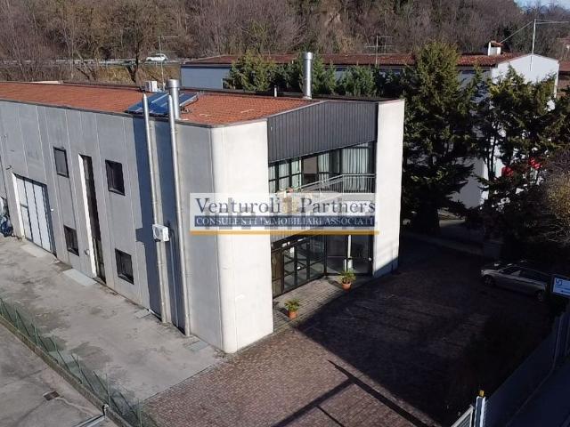 Capannone in vendita a Padenghe Sul Garda, Lombardia
