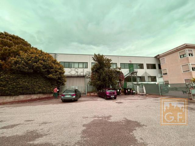Capannone in vendita a Roveredo Di Guà, Veneto
